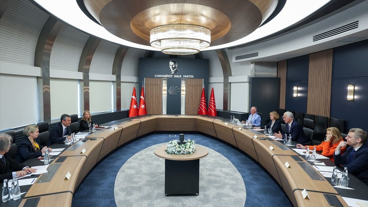 CHP Lideri Özel, Fransa Senatosu Heyeti'ni Ağırladı