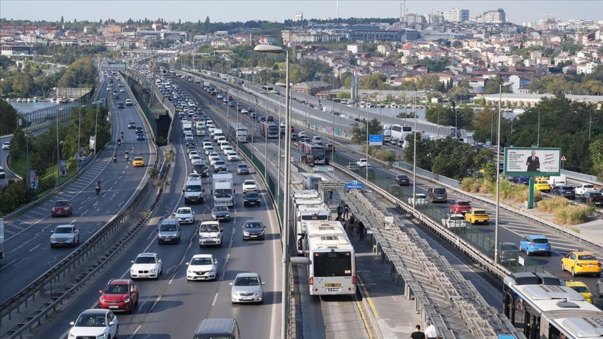 İstanbul'da Trafik Çilesi: Anadolu Yakası'nda Yoğunluk Yüzde 72'ye Ulaştı